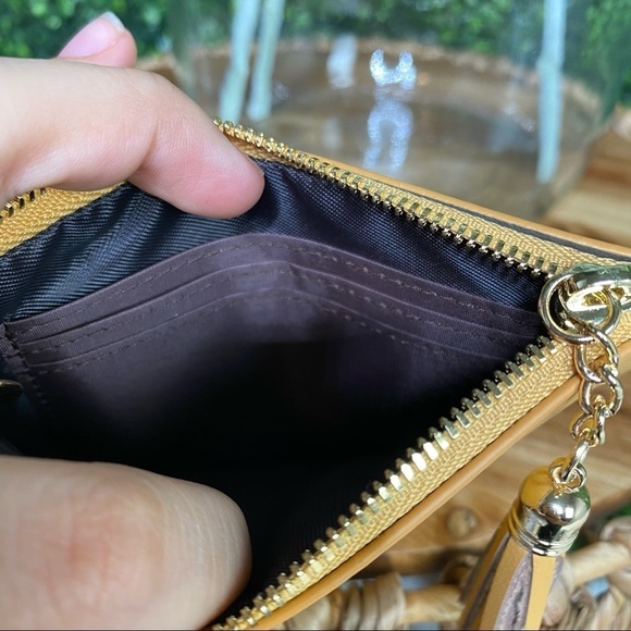 Queen bee 🐝 yellow - Picture 3 of 6